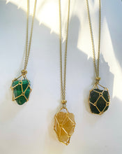 Cargar imagen en el visor de la galería, Crystal-Stone Adjustable Holder Pendant Golden Necklace