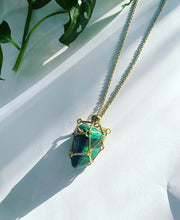 Cargar imagen en el visor de la galería, Crystal-Stone Adjustable Holder Pendant Golden Necklace