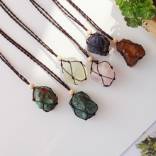 Cargar imagen en el visor de la galería, Natural Crystal Wood Beads Rough Stone Net Pocket Pendant Handmade
