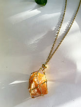 Cargar imagen en el visor de la galería, Crystal-Stone Adjustable Holder Pendant Golden Necklace