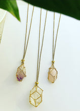 Cargar imagen en el visor de la galería, Crystal-Stone Adjustable Holder Pendant Golden Necklace