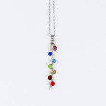 Cargar imagen en el visor de la galería, Colgante de Cristal de Cuarzo 7 Chakras | Meditación y Reiki | Vibras & Cristales