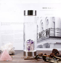 Cargar imagen en el visor de la galería, Botella de Agua con Cristal de Cuarzo Natural 500ml | Elixir Energético | Vibras & Cristales