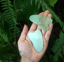 Cargar imagen en el visor de la galería, Jade Gua Sha