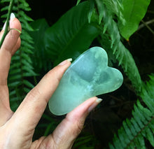 Cargar imagen en el visor de la galería, Jade Gua Sha