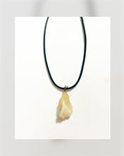 Cargar imagen en el visor de la galería, Natural Stones Leather Necklace