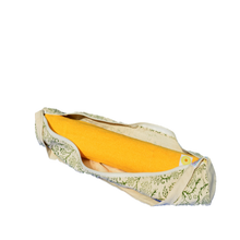 Cargar imagen en el visor de la galería, OMSutra Nari Shakti Yoga Rug Bag