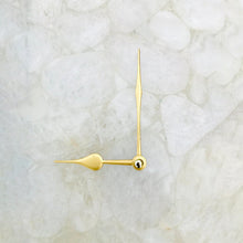 Cargar imagen en el visor de la galería, White Crystal Agate Large Wall Clock Personalised Momento