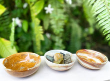 Cargar imagen en el visor de la galería, Onix Bowl 4” + 5 Crystals Abundance Bundle