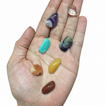 Cargar imagen en el visor de la galería, Chakra Set / 7 Small Crystals