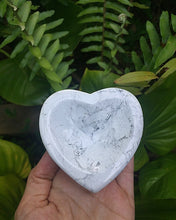 Cargar imagen en el visor de la galería, Howlite Heart Bowl 3.25”