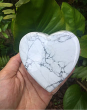Cargar imagen en el visor de la galería, Howlite Heart Bowl 3 1/2”