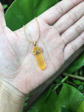 Cargar imagen en el visor de la galería, Crystal Quartz Hexagonal Necklace