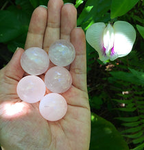 Cargar imagen en el visor de la galería, Rose Quartz Spheres 25mm