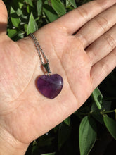 Cargar imagen en el visor de la galería, Heart Quartz Necklace
