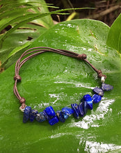 Cargar imagen en el visor de la galería, Lapizlazuli Chips Leather Bracelet