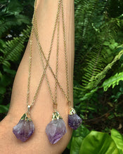 Cargar imagen en el visor de la galería, Raw Amethyst Golden Necklace