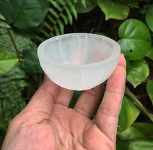 Cargar imagen en el visor de la galería, Selenite Bowl 2 1/2”