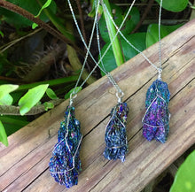 Cargar imagen en el visor de la galería, Rainbow Kyanite Necklace