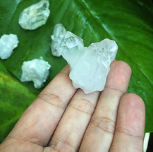 Cargar imagen en el visor de la galería, Crystal Quartz Mini Clusters