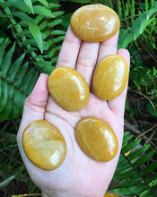 Cargar imagen en el visor de la galería, Yellow Aventurine Palm Stones