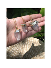 Cargar imagen en el visor de la galería, Crystal Quartz Raw Point Golden Necklace