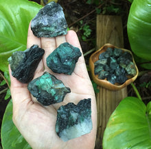 Cargar imagen en el visor de la galería, Emerald Rawgh Stones Grade A