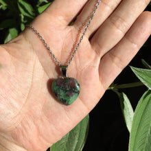 Cargar imagen en el visor de la galería, Heart Quartz Necklace
