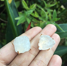 Cargar imagen en el visor de la galería, Raw Crystal Quartz Earrings