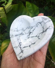 Cargar imagen en el visor de la galería, Howlite Heart Bowl 3 1/2”