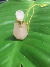 Cargar imagen en el visor de la galería, Natural Quartz Perfume Bottle Necklace