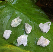 Cargar imagen en el visor de la galería, Crystal Quartz Mini Clusters