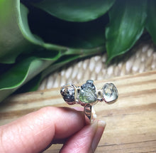 Cargar imagen en el visor de la galería, Rough Moldavite, Campo de Cielo, Herikmer Diamond 925 Silver Ring