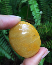 Cargar imagen en el visor de la galería, Yellow Aventurine Palm Stones