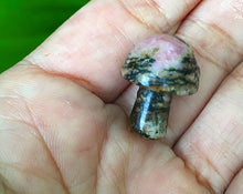 Cargar imagen en el visor de la galería, Mini Crystal Quartz Mushrooms