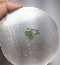 Cargar imagen en el visor de la galería, Moldavite 1.19G