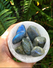 Cargar imagen en el visor de la galería, Labradorite Large Tumblestones