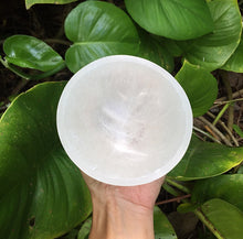 Cargar imagen en el visor de la galería, Selenite Bowl 4”