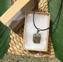 Cargar imagen en el visor de la galería, Pyrite Necklace