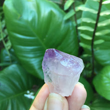 Cargar imagen en el visor de la galería, Amethyst Raw Points