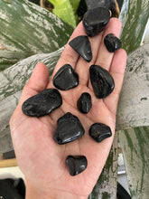 Cargar imagen en el visor de la galería, Black Onyx Tumblestones