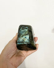 Cargar imagen en el visor de la galería, Labradorite Freeform 4.5”
