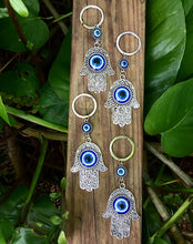 Cargar imagen en el visor de la galería, Hamsa Hand Keychain