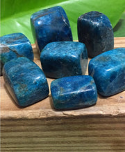 Cargar imagen en el visor de la galería, Blue Apatite Cubes