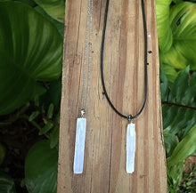Cargar imagen en el visor de la galería, Selenite Necklace