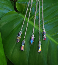 Cargar imagen en el visor de la galería, Aura Titanium Quartz Wired Silver Steel Necklace