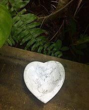 Cargar imagen en el visor de la galería, Howlite Heart Bowl 3.25”