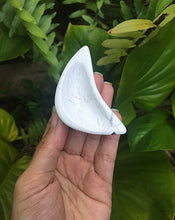 Cargar imagen en el visor de la galería, Howlite Moon Mini Bowl 2.75”