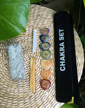 Cargar imagen en el visor de la galería, Reiki Engraved Hearts Chakra Set Bundle