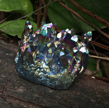 Cargar imagen en el visor de la galería, Rainbow Aura Titanium Quartz Clusters